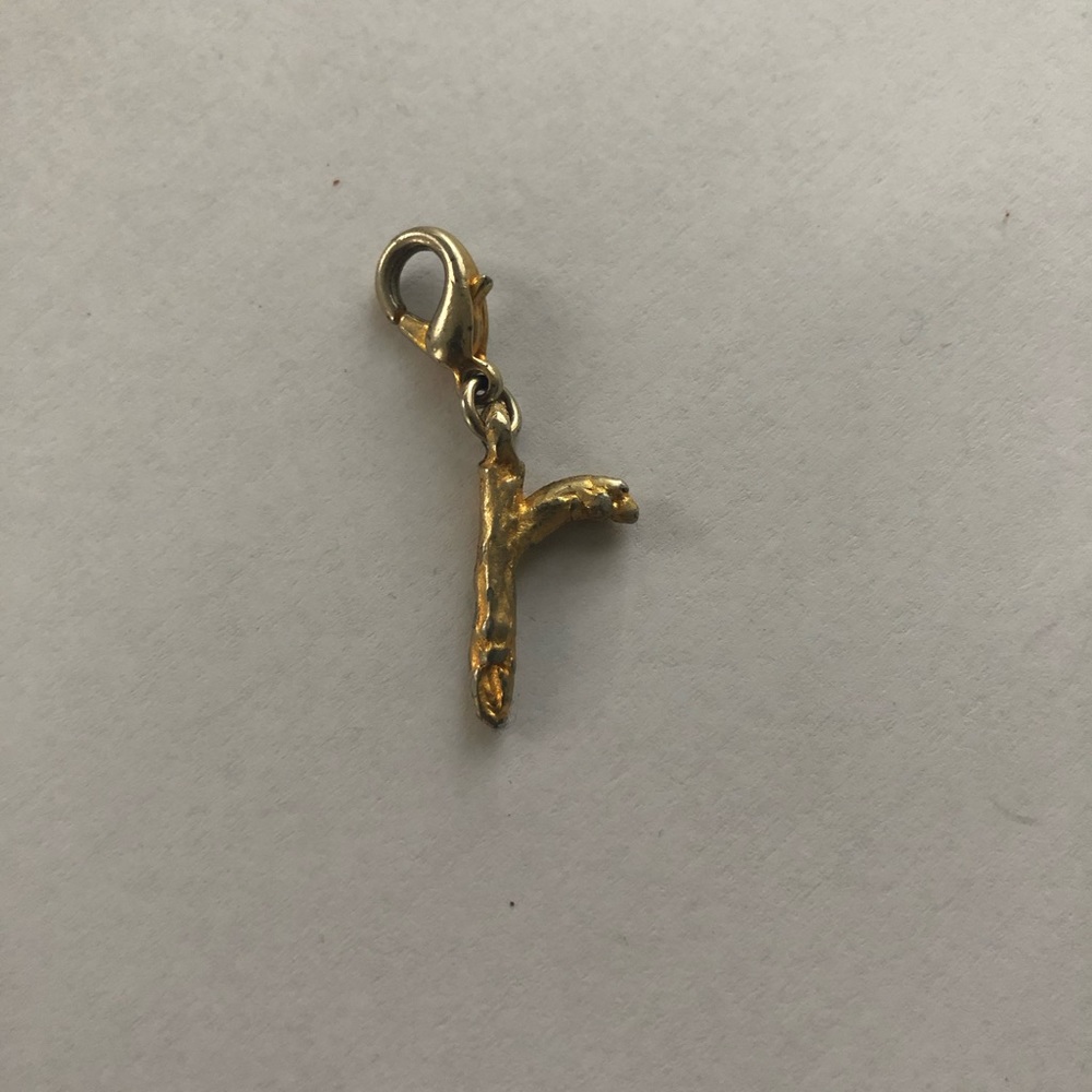 Golden “r” Charm